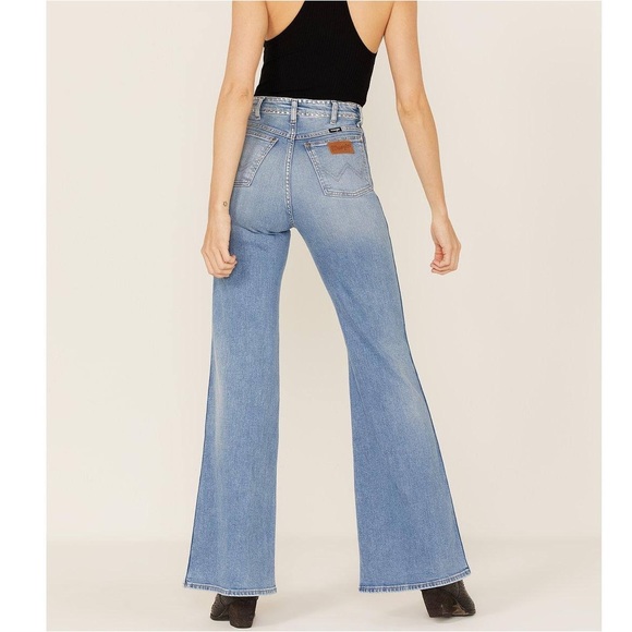 Wrangler Denim - Wrangler Fender Wanderer High Rise Flare studded jeans